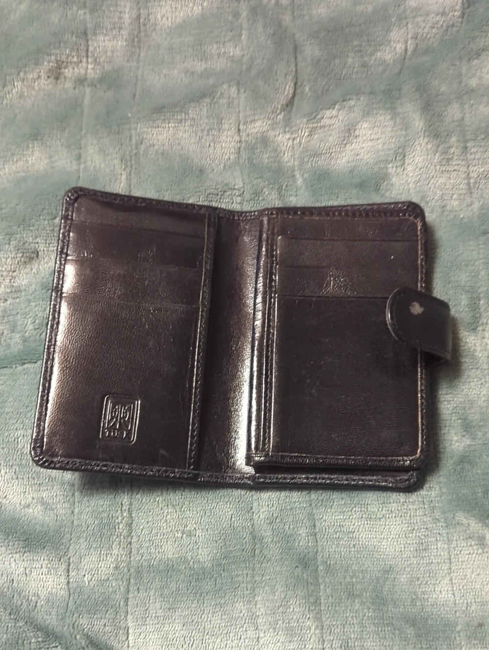 5-Classic Black Leather Women's Card Wallet with Snap Closure. Pre-loved.
